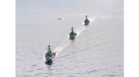 美軍三艘神盾艦及兩架海上巡邏機在大西洋東部聯合巡航。