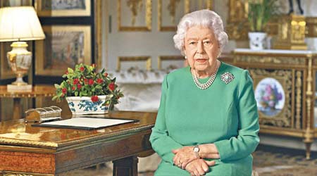 英女王希望國民面對疫情要保持幽默感。（美聯社圖片）