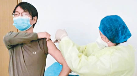 武漢早前招募志願人士接受新冠病毒疫苗首階段測試。