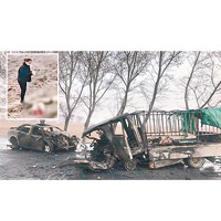 肇事的私家車和貨車燒剩車架。上圖：多名死者橫臥路邊。