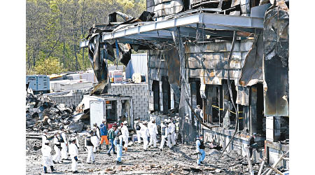 利川市的物流倉庫地盤爆炸起火。（美聯社圖片）