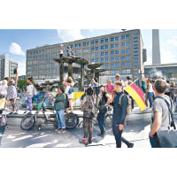 柏林有大批民眾聚集示威。