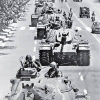 當年韓軍坦克開入光州鎮壓。