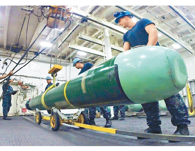 兩岸升溫 台購美18枚重型魚雷  中國新航母組裝備戰