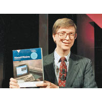微軟創辦人比爾蓋茨九○年出席紐約發布會。