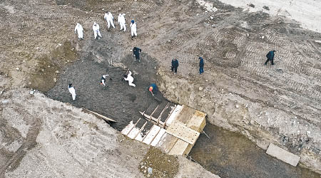 紐約需擴建公墓，用以安葬更多死者。