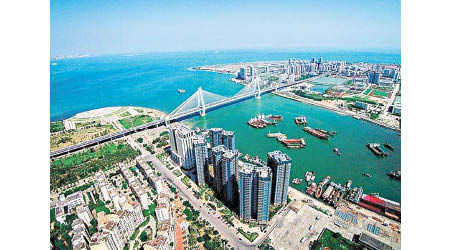 中共中央及國務院公布《海南自由貿易港建設總體方案》。
