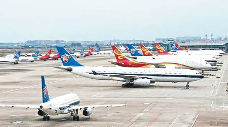 中國民航局宣布有限度恢復外國航班飛往中國。