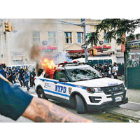 紐約市早前有警車起火。