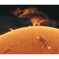 照片顯示太陽噴發等離子體。