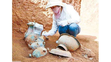 墓葬群出土大批青銅器。