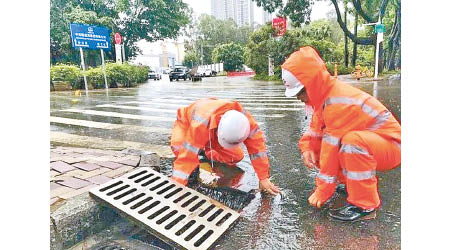 深圳：應急管理局派員巡查深圳路面情況。