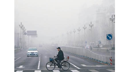 生態環境部指，中國污染情況有改善。圖為北京街道。