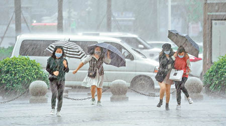 內地南方連日暴雨。（中新社圖片）