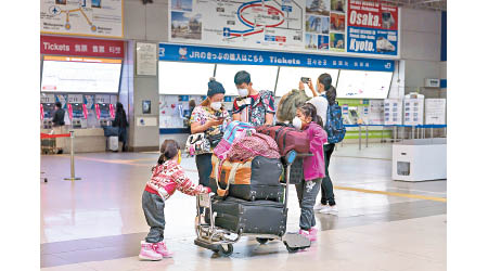 日本正研究放寬外國人入境限制。圖為關西國際機場。