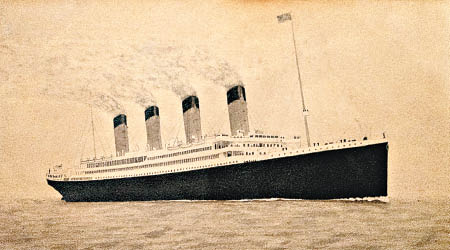 洛韋拍攝的鐵達尼號照片亦將拍賣。