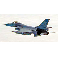 台灣的F16以往升空監視陸機。