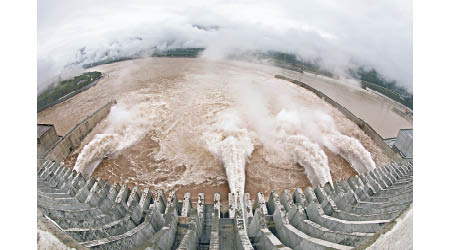 三峽大壩過往也曾大規模洩洪。