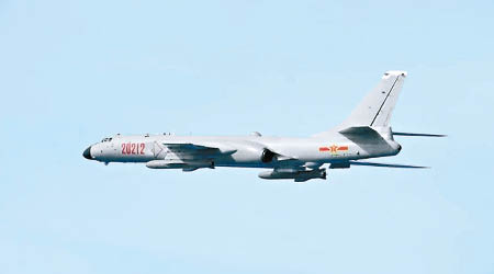 轟6轟炸機經宮古海峽殺入台灣東部外海。