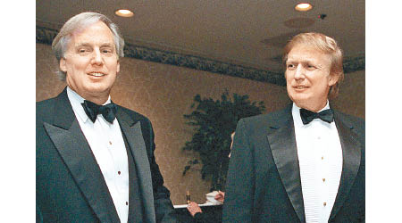 羅伯特（左）指新書違反父親遺囑的保密協議；右為特朗普。