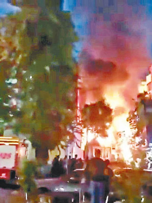 德黑蘭一間醫院發生爆炸，冒出大量濃煙及火燄。