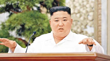 金正恩現身主持政治局擴大會議。（美聯社圖片）