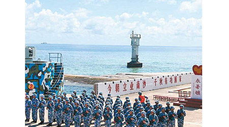 解放軍駐軍在永暑礁上訓練。