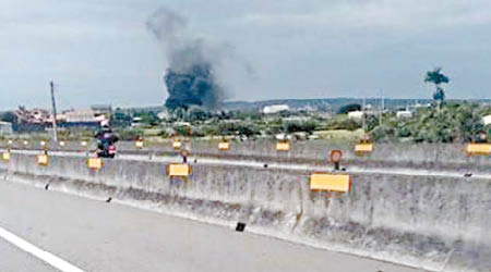新竹空軍基地有直升機墜毀。（中時電子報圖片）