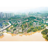 重慶：沙坪壩區的磁器口古鎮幾被洪水淹沒。