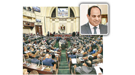 埃及國會同意干涉利比亞內戰。小圖為埃及總統西西。