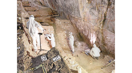 考古人員於奇基韋特洞穴遺址（圖）發掘。（美聯社圖片）
