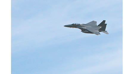 美軍F15戰機逼近客機 ，強調攔截專業及合乎國際標準。