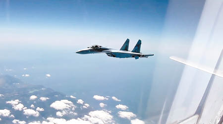 俄羅斯轟炸機在黑海上空遇上羅馬尼亞戰機。