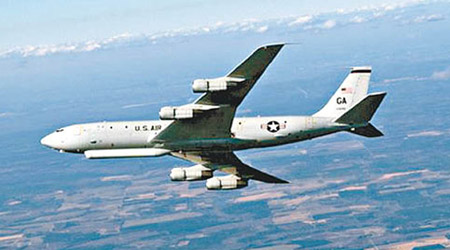 美軍E-8C偵察機近日多次進入南海。