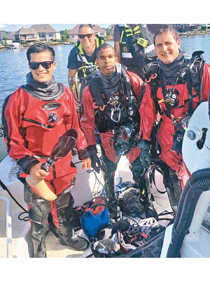 消防潛水隊仗義打撈出義肢。
