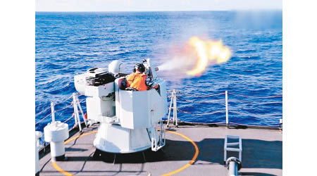 解放軍駱馬湖艦曾於南海進行實彈射擊演習。