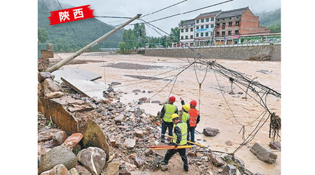 陝西：洛南縣有電線杆倒塌。