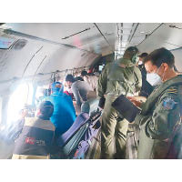 厄瓜多爾海軍邀請國際記者登上軍機，視察加拉伯戈斯群島專屬經濟海域。
