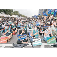 南韓有醫生發起集體罷診，抗議人手分配不均。（美聯社圖片）