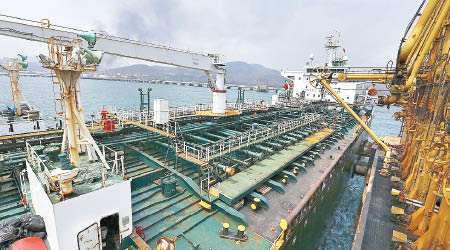 伊朗油輪曾停泊委內瑞拉的港口。（美聯社圖片）