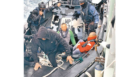 漁船的船員被捕。