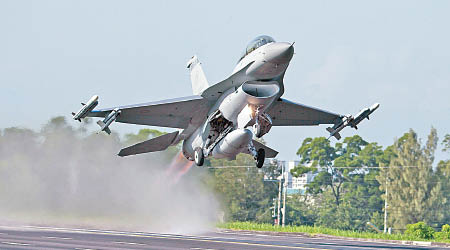 F16戰機屬較重型戰機。