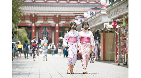 日本研究發現低濃度臭氧可中和新冠病毒。圖為東京淺草寺。（美聯社圖片）