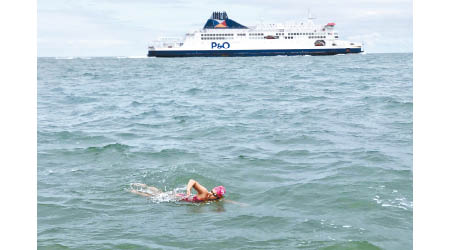 里瓦德泳渡英倫海峽。（美聯社圖片）
