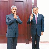 中國外長王毅（右）日前與印度外長蘇傑生（左）會面。