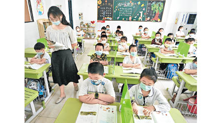 內地多省傳出有老師被拖欠工資。