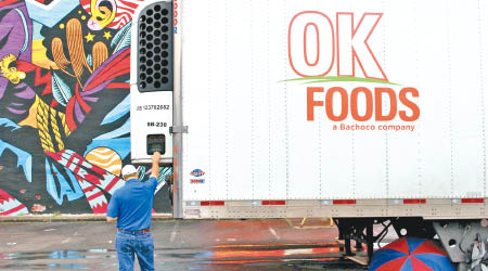 爆發疫情的廠房由肉類加工商OK Foods擁有。