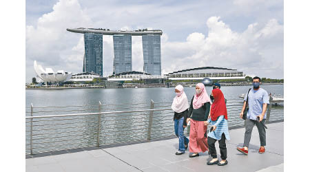 新加坡放寬旅遊景點的入場人數限制。（美聯社圖片）