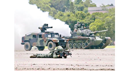 兩岸局勢緊張，台灣加緊購置軍備。