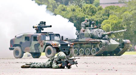 台灣近年增購軍備，加強兵力。